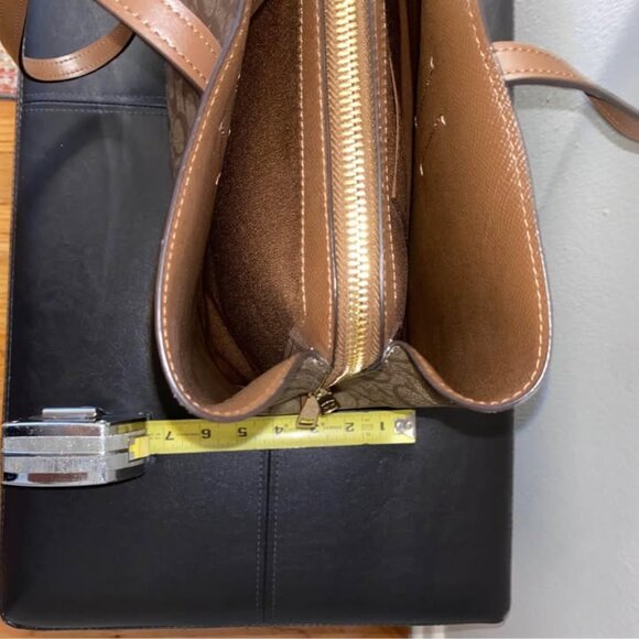 Coach Carryall Tote Bag Signature Canvas - Picture 2 of 10